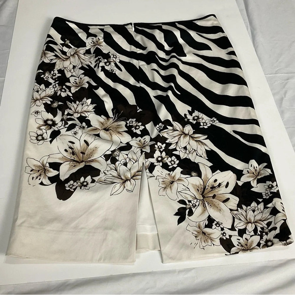 WHITE HOUSE BLACK MARKET SKIRT-SIZE 4 ZEBRA PRINT AND FLOWERS - Picture 10 of 12